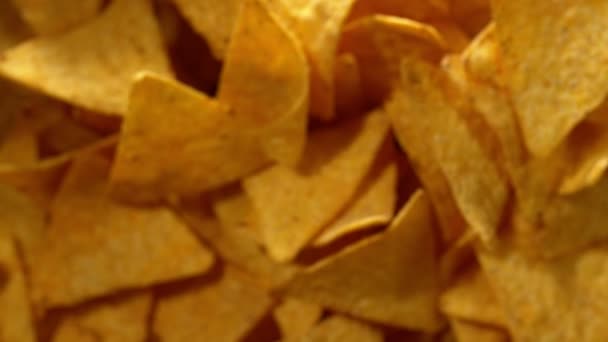 Super Cámara Lenta Chips Tortilla Voladores Sobre Fondo Negro Filmado — Vídeo de stock