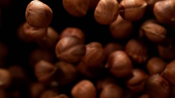 Super Pomalý Pohyb Lískových Ořechů Černém Pozadí Natáčeny Vysokorychlostní Filmové — Stock video
