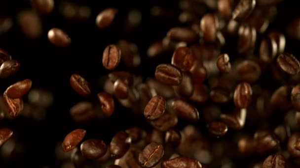 Super Zeitlupe Fliegender Kaffeebohnen Gefilmt Mit High Speed Kinokamera 1000 — Stockvideo