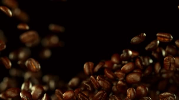 Super Slow Motion Chicchi Caffè Volanti Girato Cinepresa Alta Velocità — Video Stock