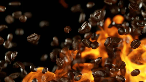 带火焰的新鲜烤咖啡豆 — 图库照片