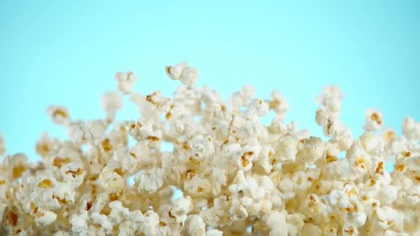 Superzeitlupe Von Fallendem Popcorn Auf Farbigem Hintergrund Gefilmt Mit High — Stockvideo