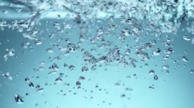 Ayrıntılı olarak köpüren su Süper yavaş hareket. Çok yüksek hızlı kamera, 1000 fps filme.