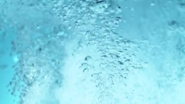 Ayrıntılı olarak köpüren su Süper yavaş hareket. Çok yüksek hızlı kamera, 1000 fps filme.