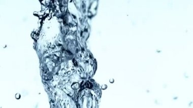 Su kaplaması şeklindeki süper yavaş çekim. Yüksek hızlı sinema kamerası, 1000fps.