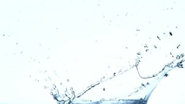 Su kaplaması şeklindeki süper yavaş çekim. Yüksek hızlı sinema kamerası, 1000fps.