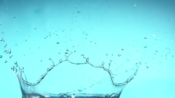 Super Slow Motion Van Opspattend Water Kroonvorm Gefilmd High Speed — Stockvideo