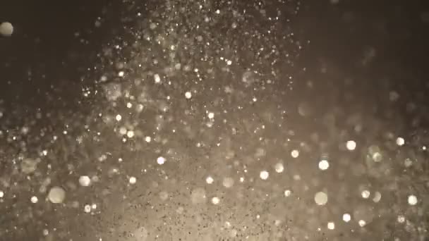Siyah Zemin Üzerinde Işıldayan Altın Parçacıkların Süper Yavaş Çekimi Sığ — Stok video