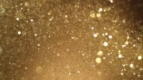 Siyah Zemin Üzerinde Işıldayan Altın Parçacıkların Süper Yavaş Çekimi Sığ — Stok video