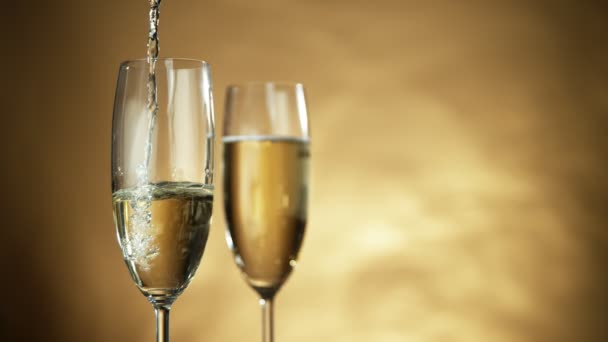 Super Pomalý Pohyb Šampaňského Vína Skleněného Zaostřená Pohled Natáčeny Vysokorychlostní — Stock video