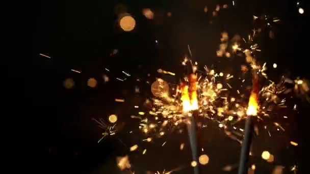 Super Slow Motion Burning Sparklers Black Background Filmado Câmera Cinema — Vídeo de Stock