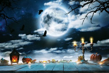 Korkunç korku arka plan boş ahşap plakalar ile