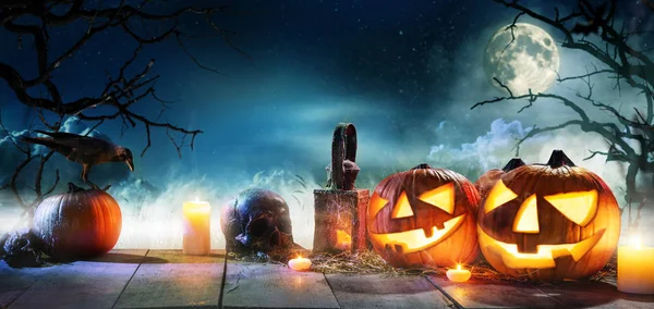 Scary horror background with halloween pumpkins jack o lantern — Stock Photo, Image