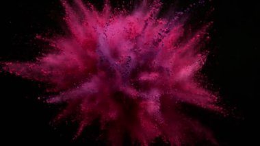 Siyah arka planda izole edilmiş süper yavaş renkli barut patlaması. Yüksek hızlı sinema kamerası, 1000fps.