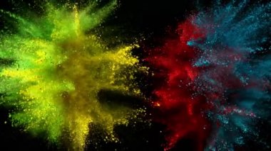 Siyah arka planda izole edilmiş süper yavaş renkli barut patlaması. Yüksek hızlı sinema kamerası, 1000fps.