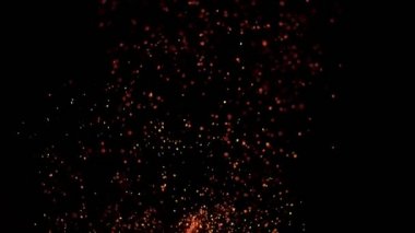 Siyah arka planda izole edilmiş çok yavaş ateş kıvılcımları. Yüksek hızlı kamera, 1000 fps.