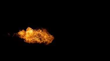 Süper Yavaş Ateş Patlaması Kara Arkaplanda izole edildi. Yüksek Hız Kamerası 'nda çekildi, 1000 fps.