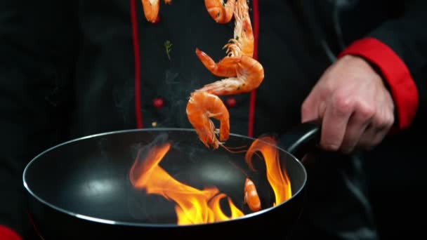 Super Slow Motion Chef Holding Wok Pan Falling Prawns Fire — Stock Video