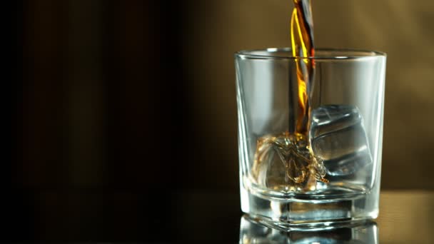 Super Slow Motion Pouring Whiskey Glass Filmed High Speed Cinema — Stock Video