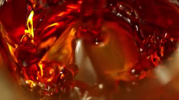 Mouvement Super Lent Verser Whisky Rhum Cola Dans Verre Super — Video