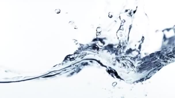 Super Langzame Beweging Van Spetterend Water Geïsoleerd Witte Achtergrond Gefilmd — Stockvideo