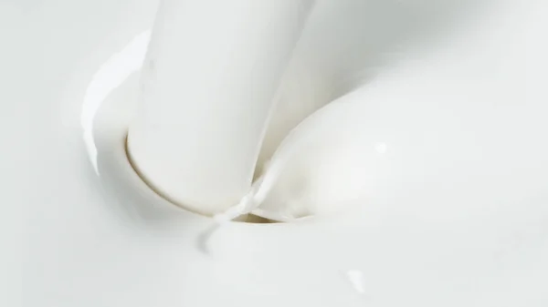 Macro shot of pouring cream in detail — Stock Photo, Image