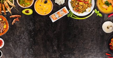 Kaselerde çeşitli Asya yemeklerinin en iyi görünümü