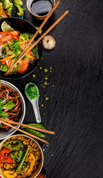 Variación de comida asiática con muchos tipos de comidas . —  Fotos de Stock