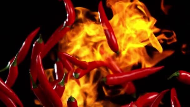 Mouvement Super Lent Des Piments Rouges Volants Dans Feu Avec — Video