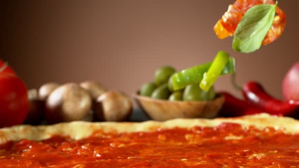 Super Slow Motion Cadere Ingredienti Pizza Sulla Pasta Lievito Girato — Video Stock