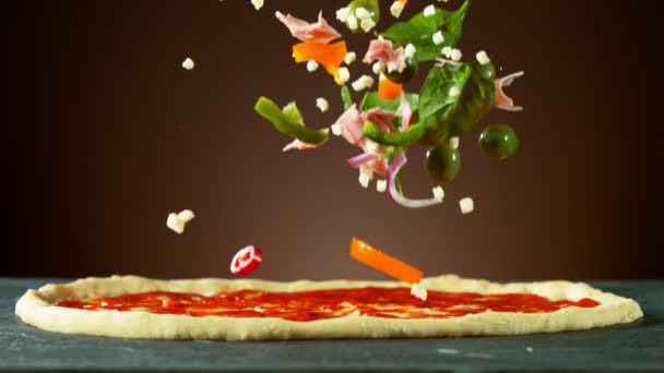 Super Slow Motion Fallande Pizza Ingredienser Jäst Deg Inspelning Höghastighetsbio — Stockvideo