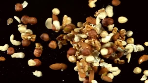 Super Slow Motion Flying Mix Nuts Collision Inglês Filmado Câmera — Vídeo de Stock