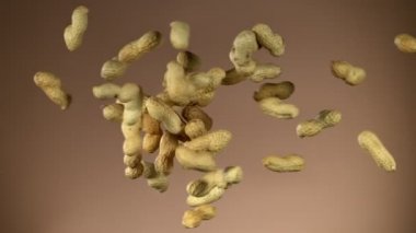 Uçan yer fıstığı çarpışmasının süper yavaş çekimi. Yüksek hızlı sinema kamerası, 1000 fps..