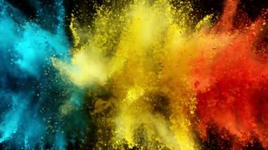 Siyah arka planda izole edilmiş süper yavaş renkli barut patlaması. Yüksek hızlı sinema kamerası, 1000fps.