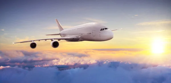 Enorme Avión Comercial Volando Por Encima Las Nubes Vista Frontal —  Fotos de Stock