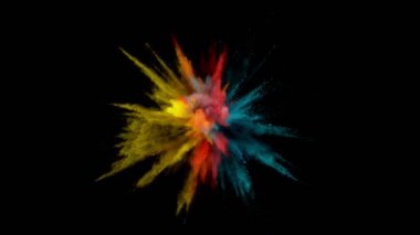 Siyah arka planda izole edilmiş süper yavaş renkli barut patlaması. Yüksek hızlı sinema kamerası, 1000fps.