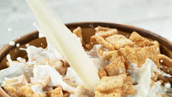 Breakfast Cereals Dropping Bowl Pouring Milk Closeup — Stock Photo, Image