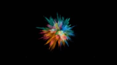 Siyah arka planda izole edilmiş süper yavaş renkli barut patlaması. Yüksek hızlı sinema kamerası, 1000fps.