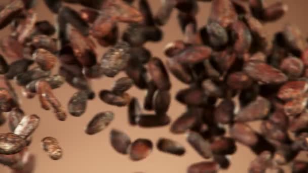 Super Slow Motion Flying Roasted Cocoa Beans Collision Filmado Cámara — Vídeo de stock