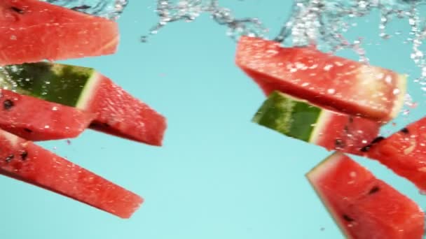 Superzeitlupe Von Wassermelonenscheiben Kollidiert Mit Wasserspritzern Gefilmt Mit High Speed — Stockvideo