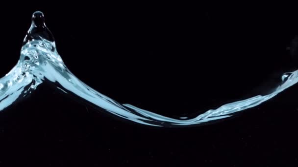 Super Mișcare Lentă Fluturare Apei Izolate Fundal Negru Filmat Camera — Videoclip de stoc