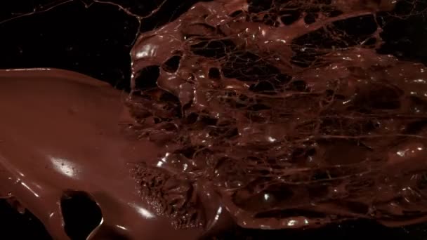 Super Slow Motion Collisione Spruzzi Cioccolata Calda Sfondo Nero Girato — Video Stock