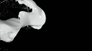 Uçan sütün süper yavaş çekimi siyah arka planda sıçrıyor. Yüksek hızlı sinema kamerası, 1000 fps..