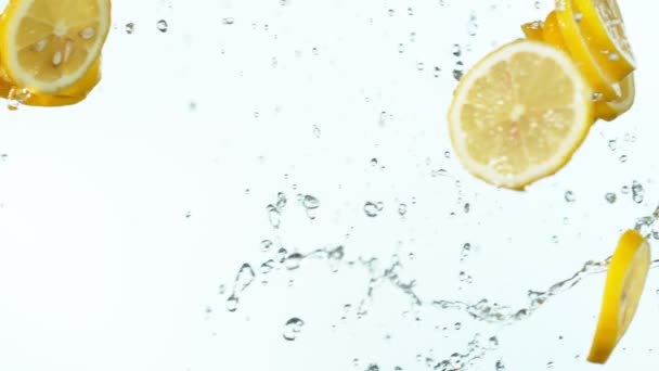 Superzeitlupe Von Zitrone Die Mit Wasserspritzern Der Luft Aufschlägt Gefilmt — Stockvideo