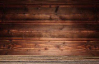 Ahşap duvarlı eski ahşap masa, ürün yerleştirme için ideal. Yüksek çözünürlük