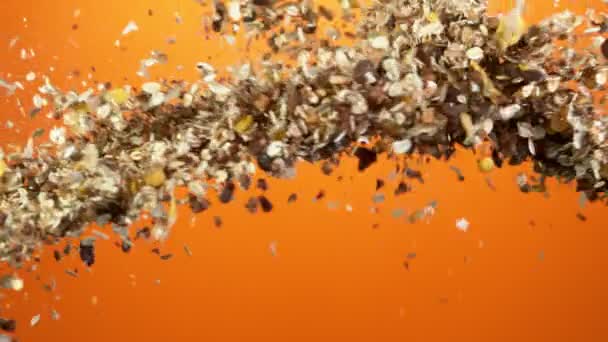 超慢速飞行的麦片团在空中飞舞 用高速摄像机拍摄 每秒1000英尺 — 图库视频影像