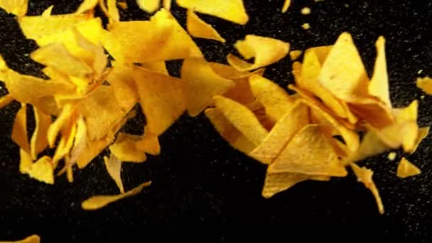 Super Langzame Beweging Van Vliegende Tortilla Chips Die Lucht Vliegen — Stockvideo
