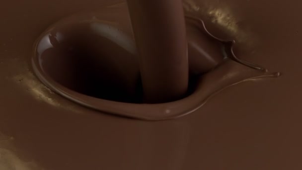 Movimento Super Lento Derramar Chocolate Quente Escuro Filmado Com Câmera — Vídeo de Stock