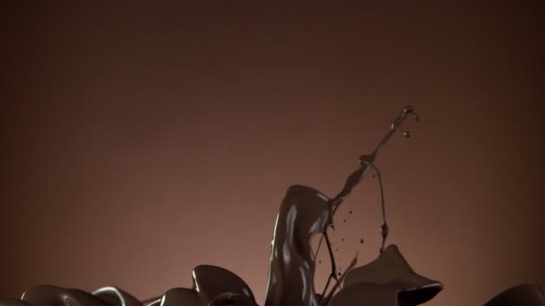 Movimento Super Lento Chocolate Quente Escuro Espirrando Filmado Com Câmera — Vídeo de Stock
