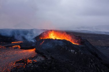 Aktif volkanın güzel hava manzarası, Litli - Hrutur, İzlanda 2023